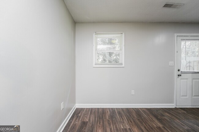 Building Photo - 400 Lexington Cir