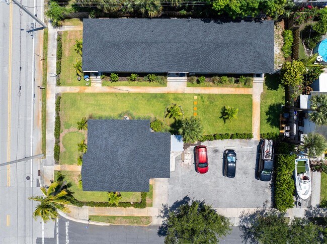 Building Photo - 5715 N Flagler Dr