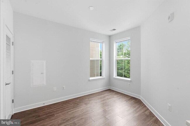 Building Photo - 989 S Buchanan St