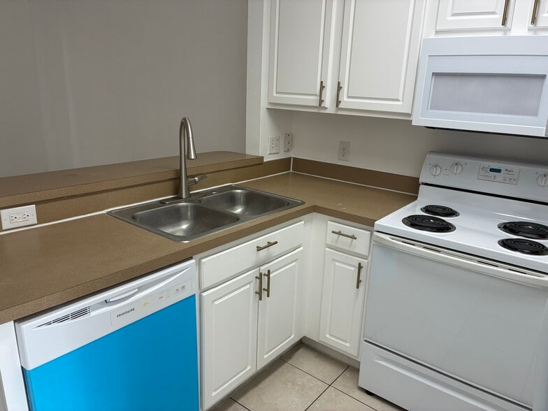 Building Photo - 1243 Charlesworth Dr