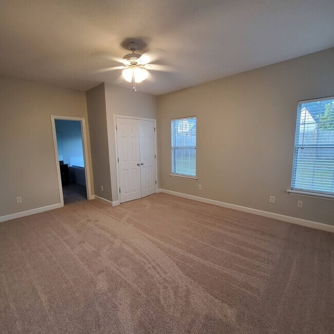 Building Photo - Luxurious and Spacious 3BR/2BA Rental Home...
