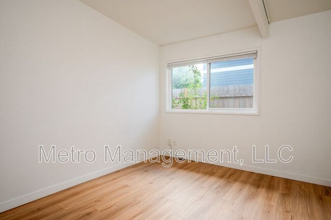 Building Photo - 6307 SE 72nd Ave