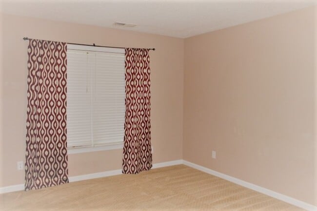 Building Photo - Staff Favorite.