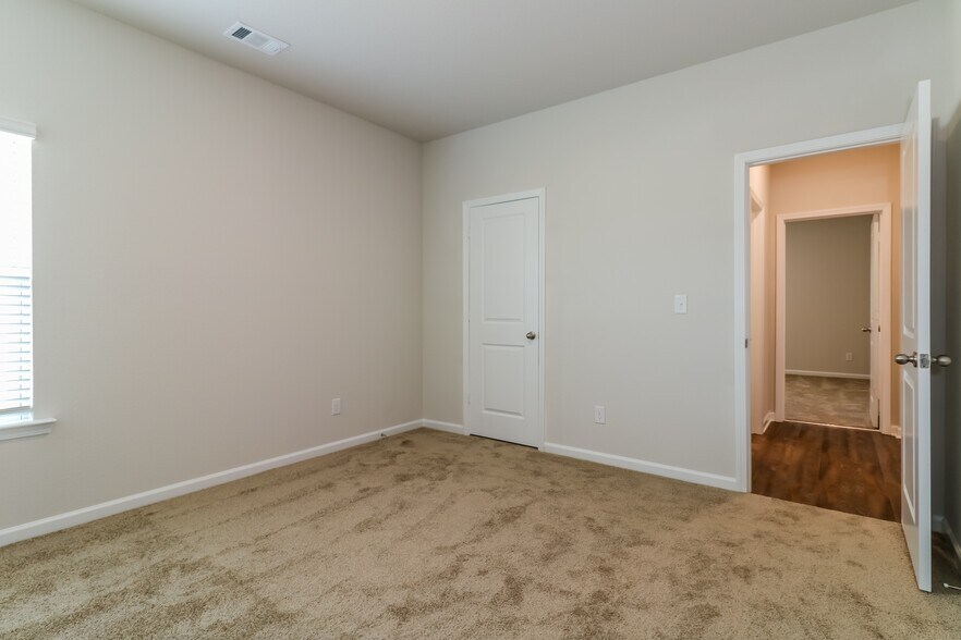 Building Photo - 3367 Bridgewood Dr