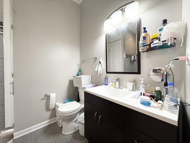 Building Photo - 1905 W Huron St