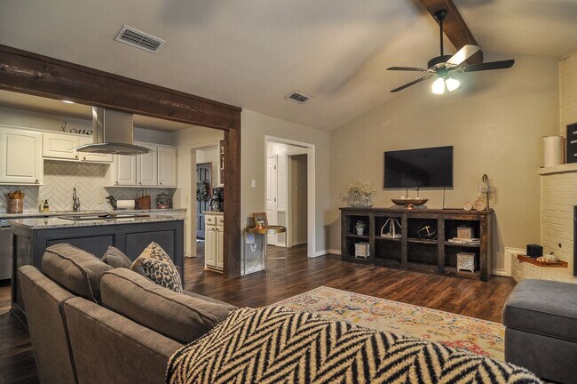 Building Photo - Beautiful 4 Bed 2.5 Bath in South Lubbock!