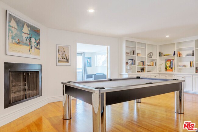 Building Photo - 110 N Barrington Ave