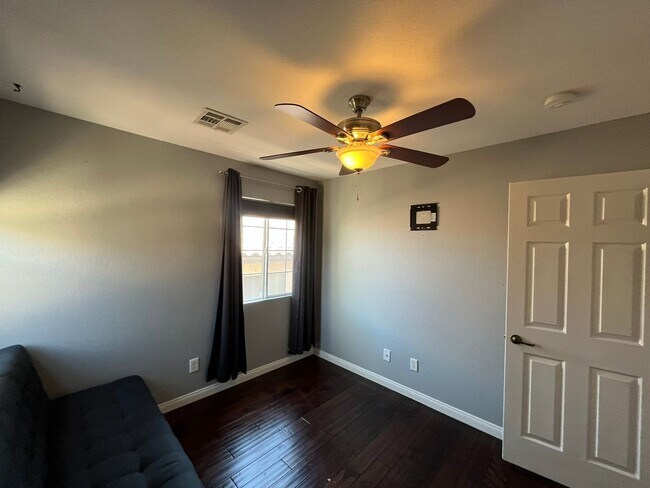 Building Photo - Stylish 3-Bedroom Home with Loft in Gated Community
