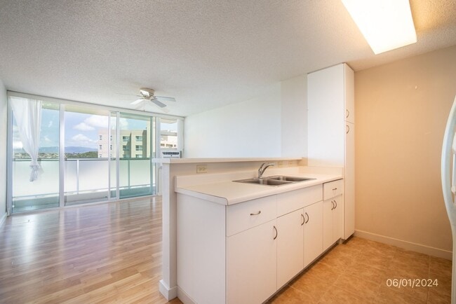 Building Photo - AWESOME VIEWS IN THIS GORGEOUS 1BR/1BA/2PK...