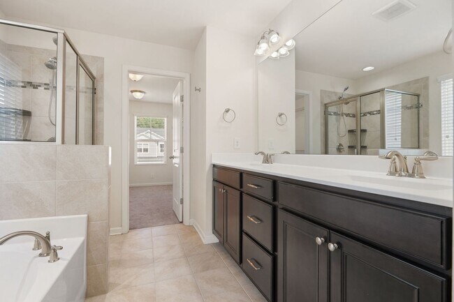 Building Photo - Gorgeous Single Family home in East Durham: Available Now