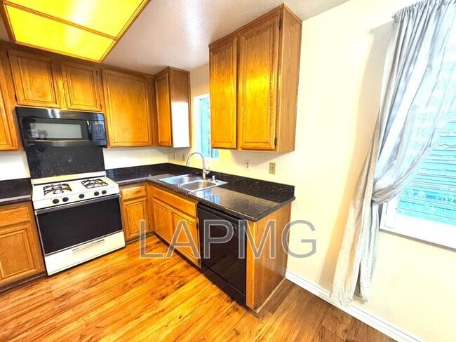 Building Photo - 12251 Moorpark St