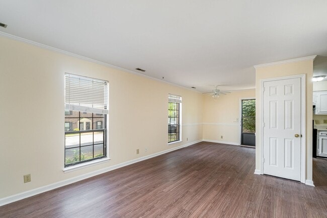 Building Photo - Desirable Brentwood Trace 2 Bedroom Condo ...