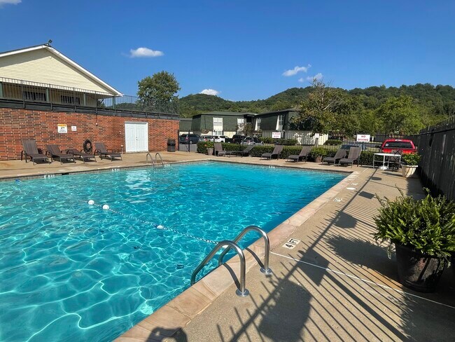 Primary Photo - 900 Mountain Creek Rd