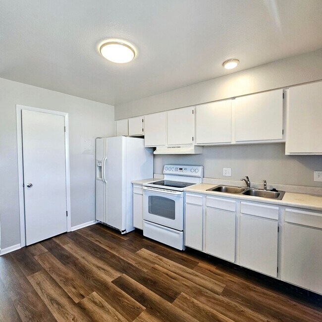 Building Photo - Cozy 2-Bedroom Home in a Peaceful Colorado Springs Neighborhood - ASK ABOUT OUR FLEXIBLE LEASE OP...