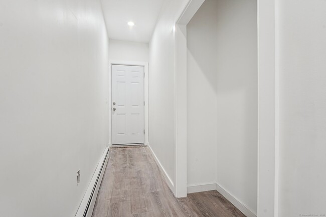 Building Photo - 208 Magnolia St