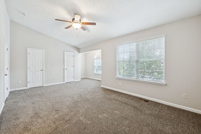Building Photo - 2120 Lebanon Pike