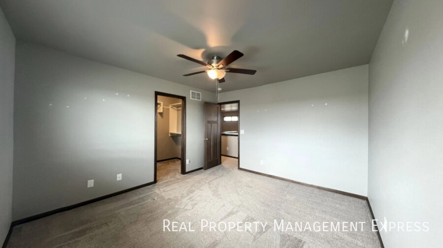 Building Photo - Modern 3 Bed, 2.5 Bath with Loft | Located in Southeast Sioux Falls