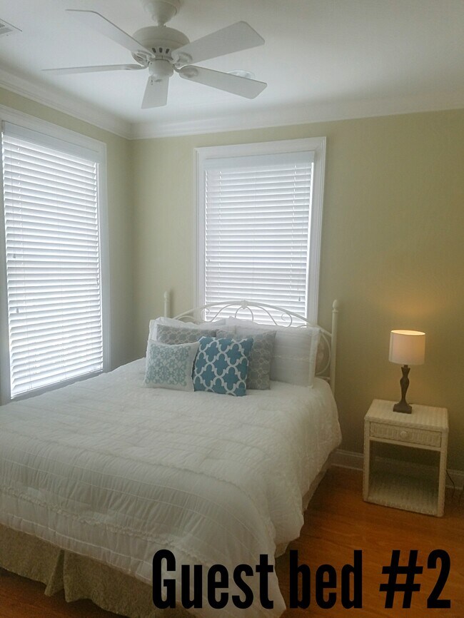 Building Photo - 407 E Hull St