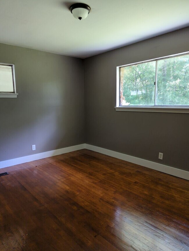 Building Photo - 1302 Ridgefield Cir