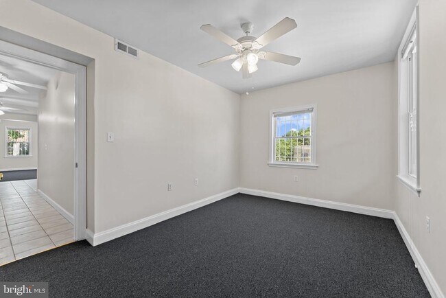 Building Photo - 217 19th St NE