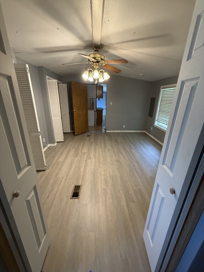 Building Photo - 3719 Fountain Cir