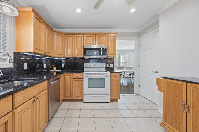 Building Photo - 28 Brookdale Ave