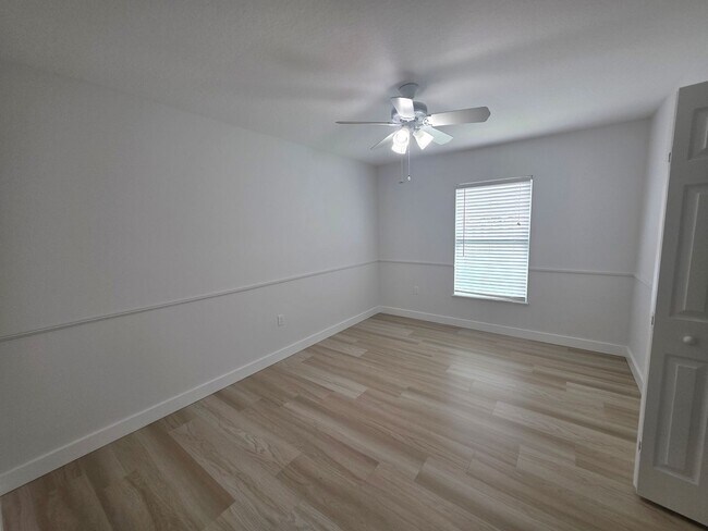 Building Photo - Beautiful 4 Bedroom in Gated Compass Pointe