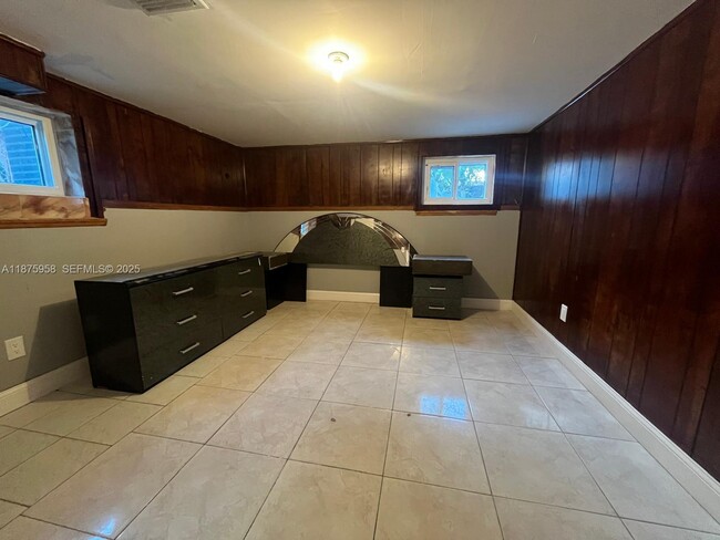 Building Photo - 1330 NE 203rd St