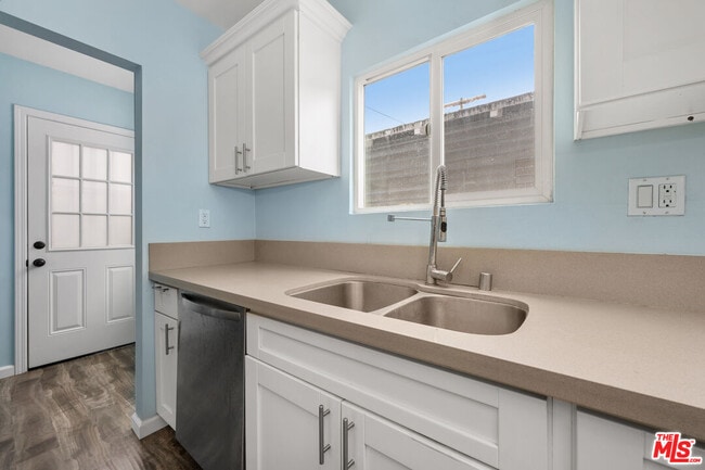 Building Photo - 2738 Cloverdale Ave