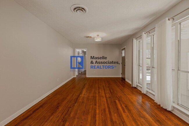 Building Photo - 3 Bed/2 Bath Home In Huntington Park