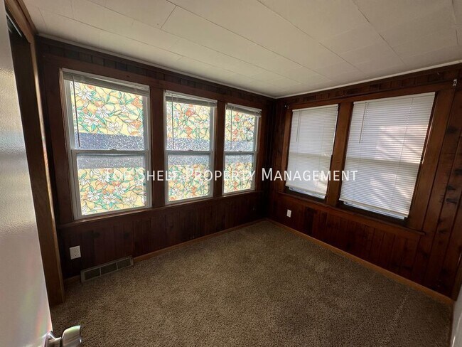 Building Photo - 2319 E 40th Ct