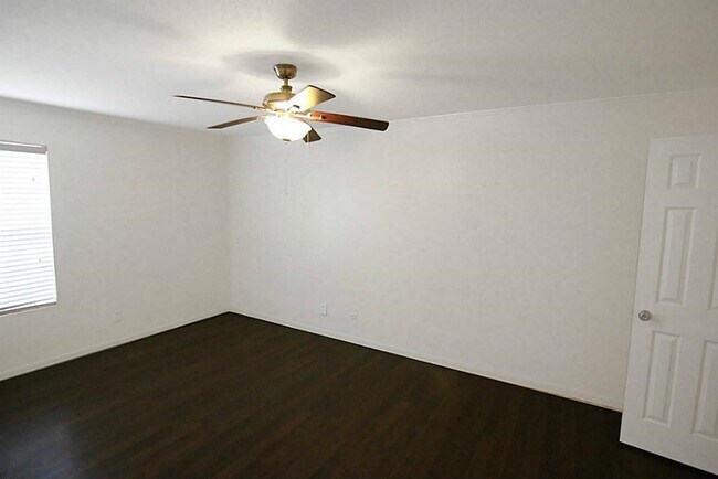 Building Photo - 5550 N Braeswood Blvd