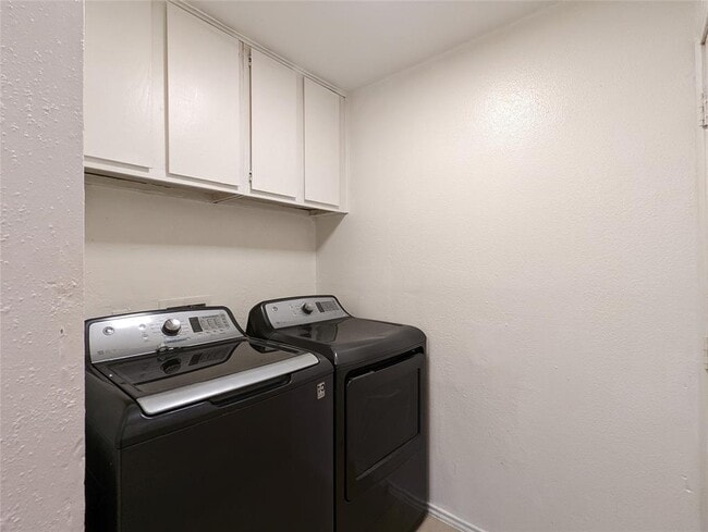 Building Photo - 12224 Ormandy St