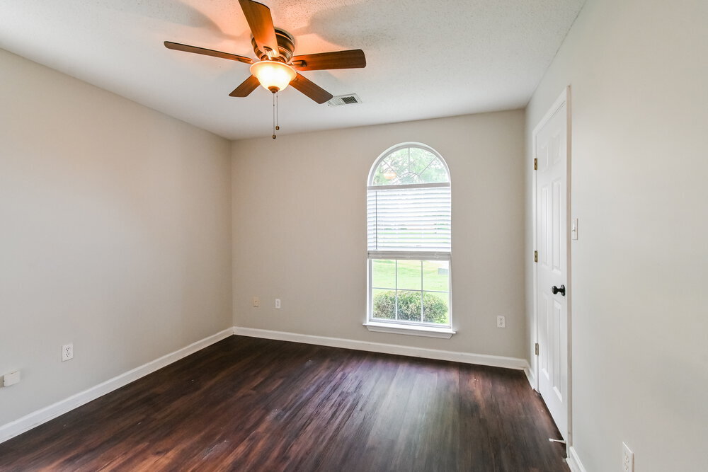 Building Photo - 8161 Loden Cove