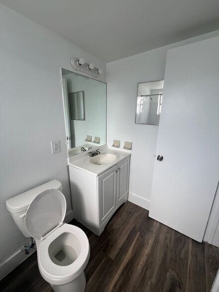 Building Photo - 374 Sunshine Dr