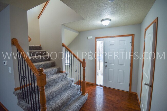 Building Photo - 3 Bedroom 2.5 Bath home
