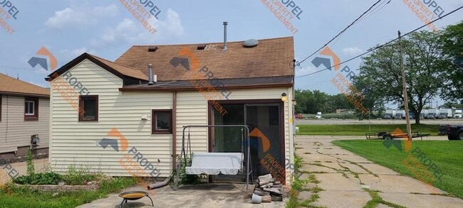 Building Photo - 25117 Malvina Ave