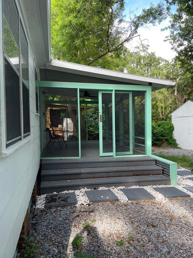 Building Photo - 2/1 Beach Bungalow in Biloxi