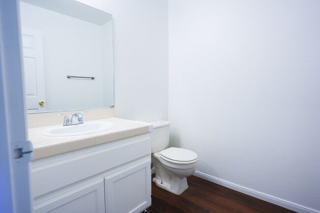 Building Photo - Stunning 3 Bed / 2.5 Bath Home w/ Loft, Two-Story Atrium & Remodeled Kitchen