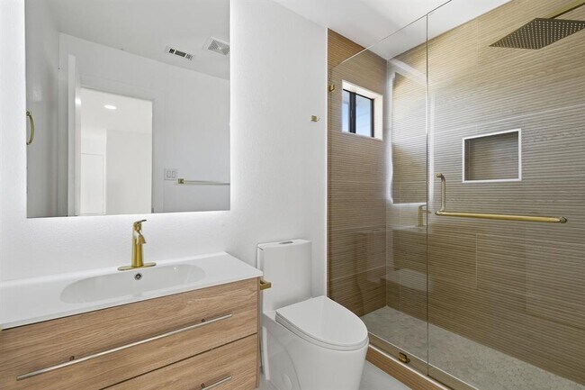 Building Photo - 1707 Yucca Ln