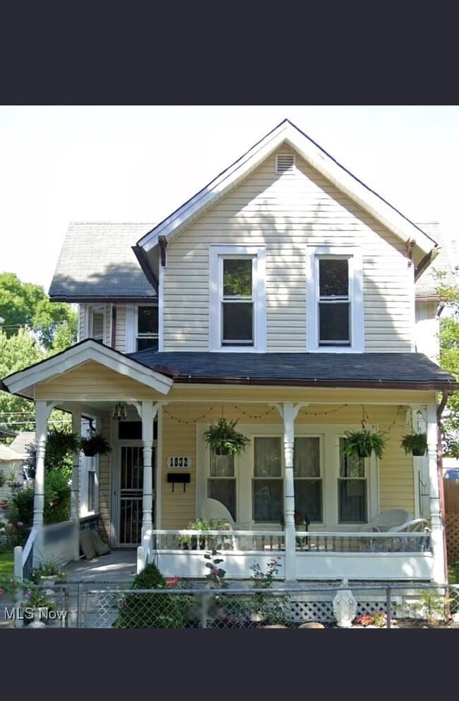 Building Photo - 1832 W 48th St