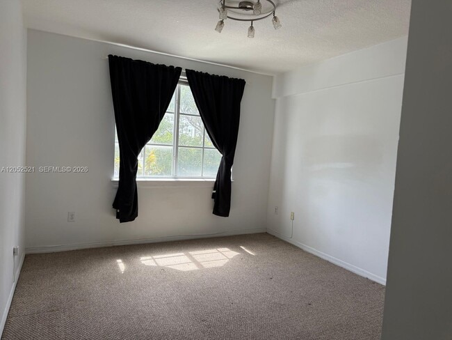 Building Photo - 6861 SW 44th St