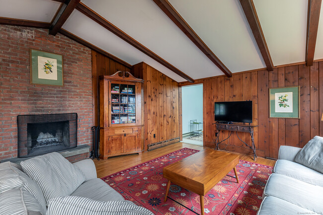 Building Photo - 19 Cedar Hill Rd