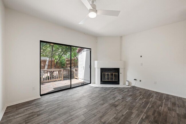 Building Photo - 4306 Bonnell Vista Cove