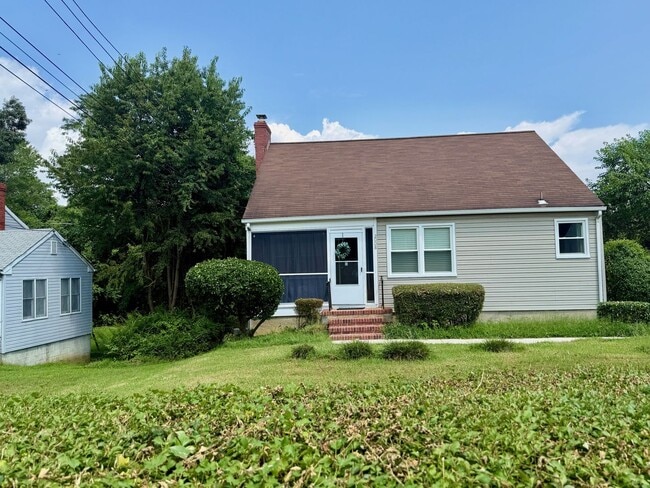 Building Photo - Large 3 bedroom / 2 bath house in Annapolis