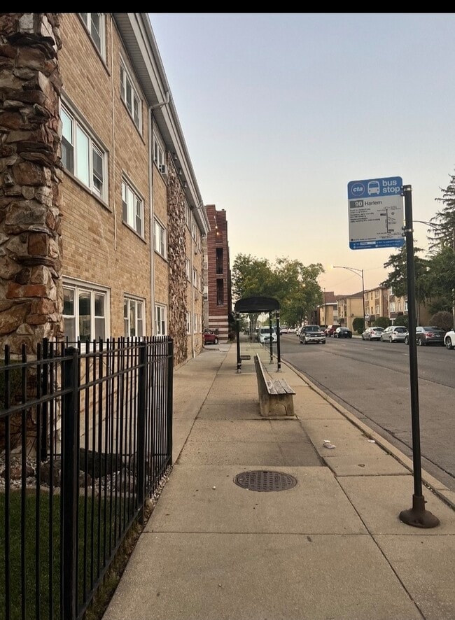 Building Photo - 7206 W Wellington Ave