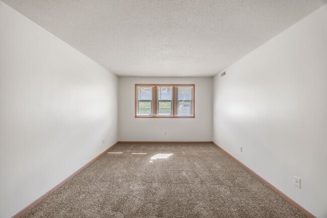 Building Photo - Clover Creek | Standard 2-Bedroom *
