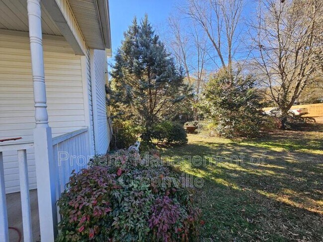 Building Photo - 107 Fowler St