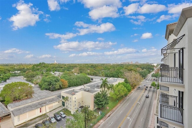 Building Photo - 301 Altara Ave