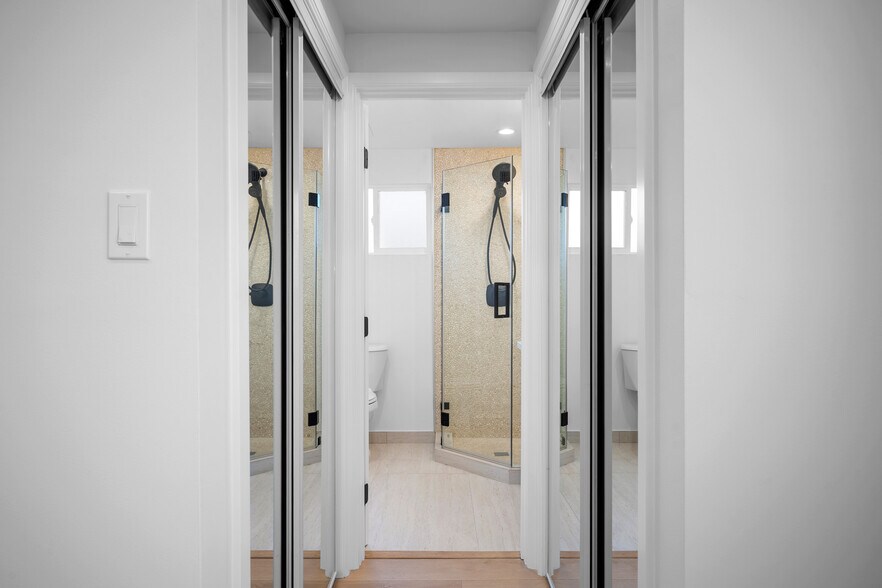 Building Photo - 16057 Knapp St